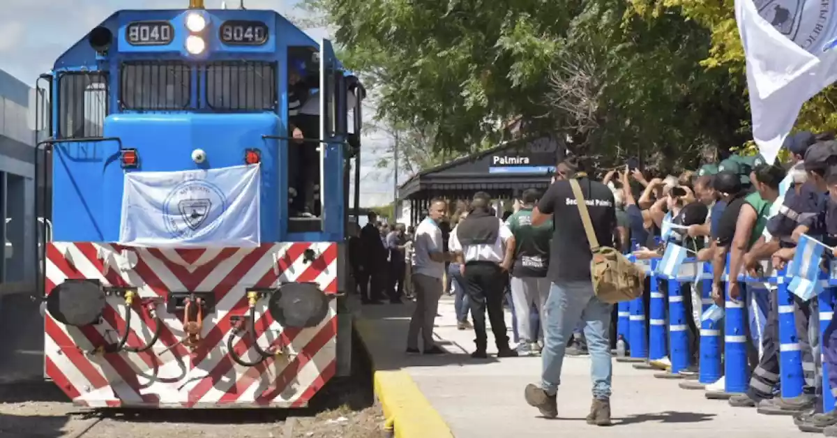 Tren Buenos Aires - Mendoza en estación Palmira
